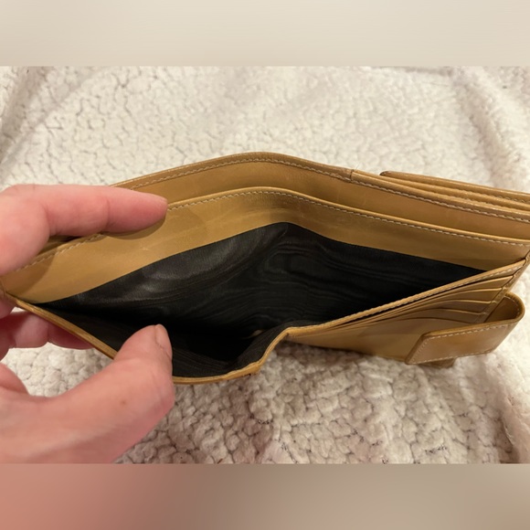 Gucci Vintage Tan Leather Bifold Wallet - Picture 4 of 10